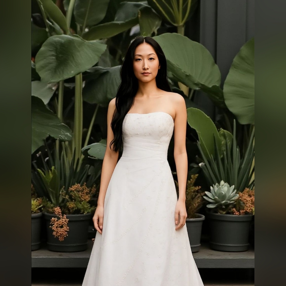 Elegant White Sleeveless Bridal Wedding Dress